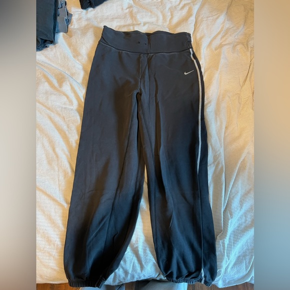 Nike Sweatpants - Picture 1 of 2